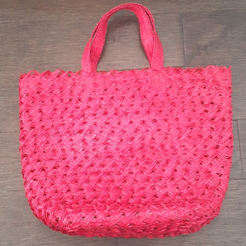 # Vintage red straw tote bag with floral accents - Picture 3 of 5